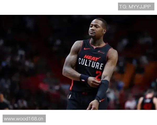 罗齐尔出庭时手铐脚镣加身穿着黄蜂队连帽衫引发关注